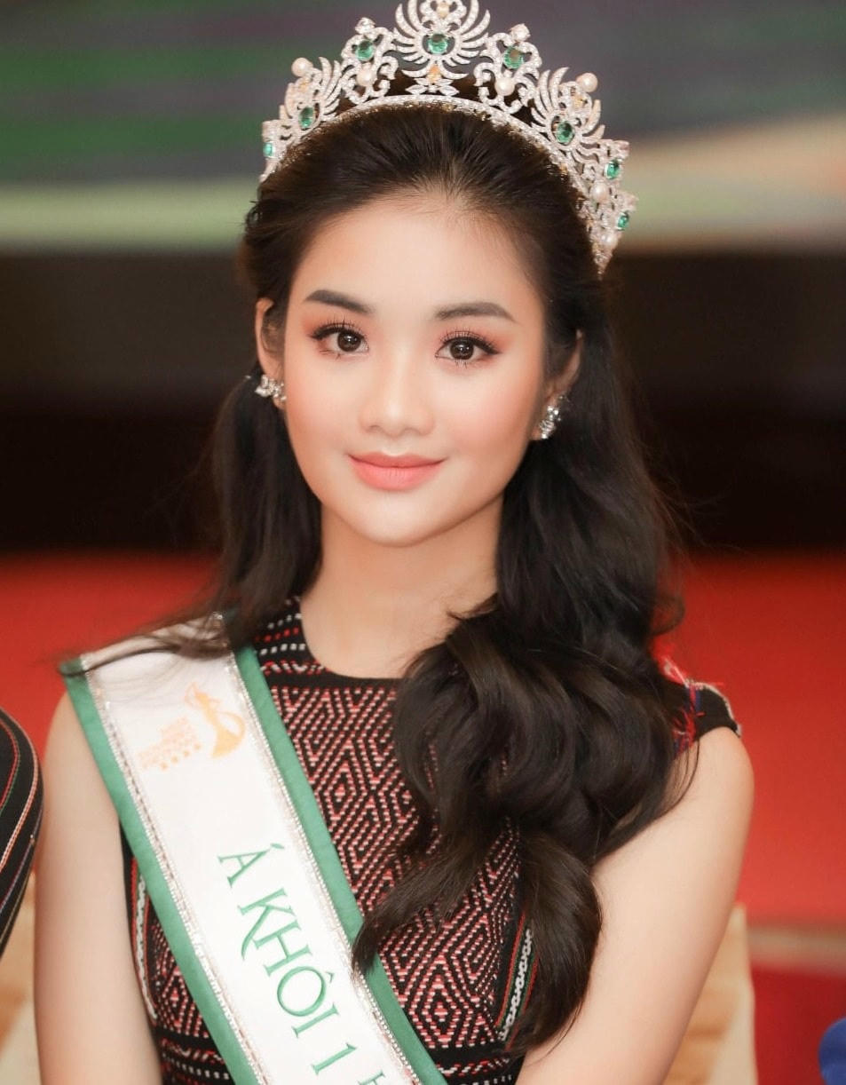 Nhan sắc Á khôi 1 Bùi Minh Anh sau đêm đăng quang.