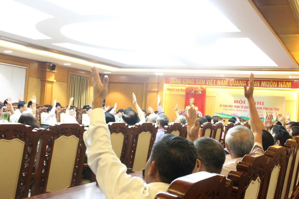 Ủy viên Ủy ban MTTQ tỉnh Hà Tĩnh hiệp thương.