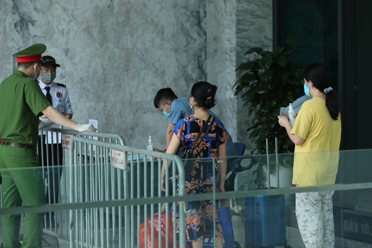 [ẢNH] Chung cư ở Nguỵ Như Kon Tum cách ly sau khi có cư dân dương tính SARS-CoV-2 - Ảnh 4