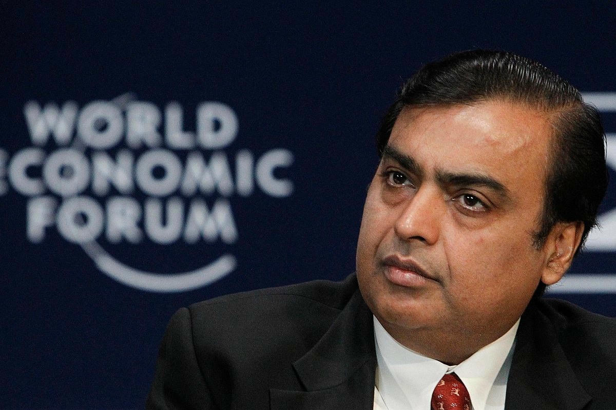 Mukesh Ambani của Ấn Độ trở thành người giàu nhất châu Á, đánh bật Jack Ma của Trung Quốc xuống vị trí thứ 26. Ông cũng là người châu Á duy nhất trong top 10 (Ảnh: AFP).