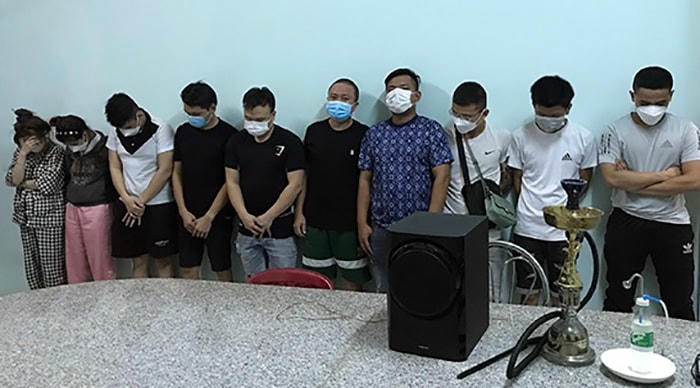 Nhóm người bị xử phạt 160 triệu đồng. Ảnh: CTV.