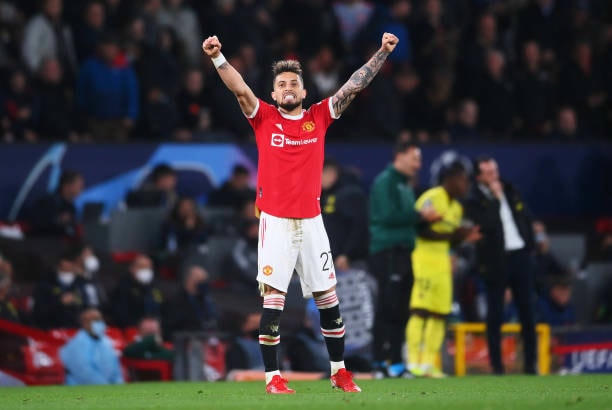 Alex Telles gỡ hòa cho MU.