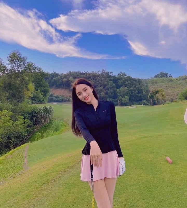 Lần xuất hiện này Hương Giang trông tươi tắn và xinh đẹp hơn.