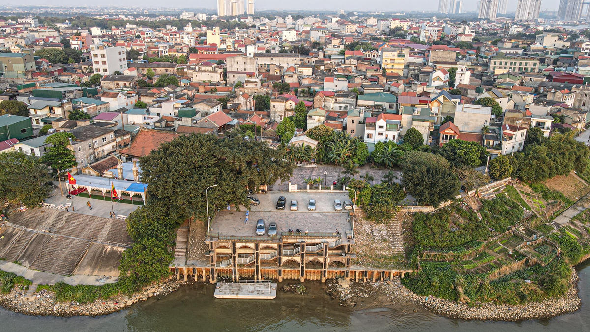 Là một trong 4 cảng nhỏ trong Quy hoạch Phân khu đô thị sông Hồng, cảng Bát Tràng trở thành nơi đỗ xe ô tô, vắng bóng tàu thuyền qua lại.