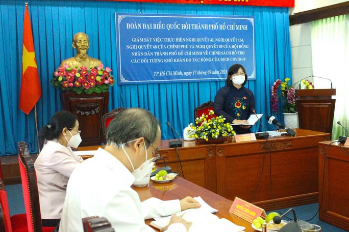 Tại quận 8, đoàn giám sát của Đoàn ĐBQH TP HCM chỉ ra việc sót gần 23.000 trường hợp chưa chi hỗ trợ.