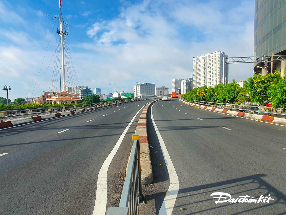 Cầu Khánh Hội, quận 1.