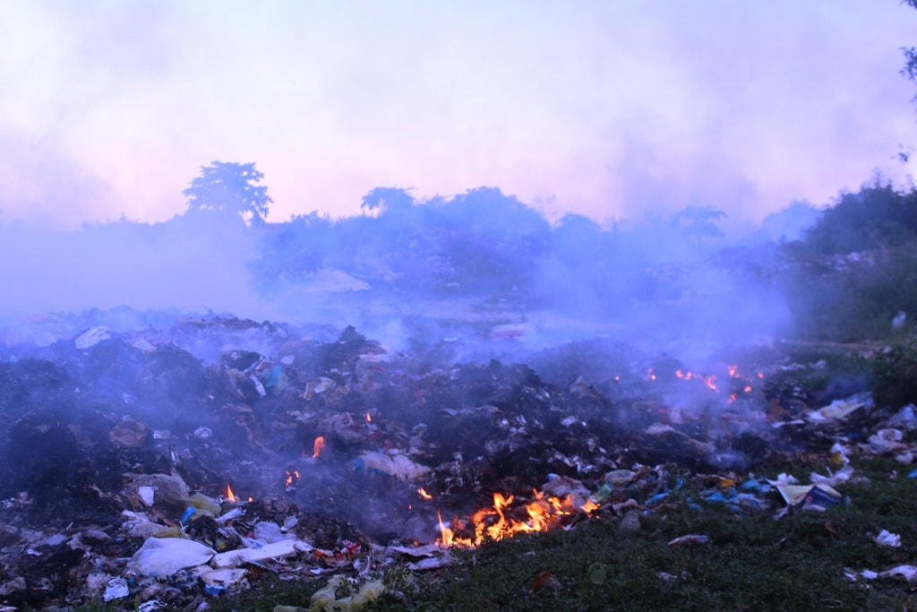 Bãi rác xã Thọ Thành được xử lý bằng công nghệ “đốt” thủ công.