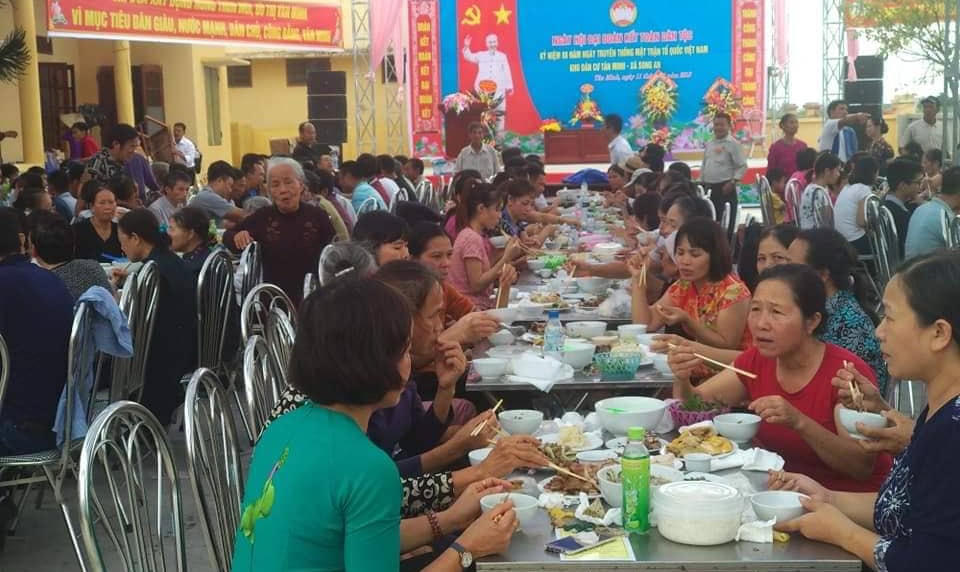 Một bữa cỗ ở nông thôn ngày nay.