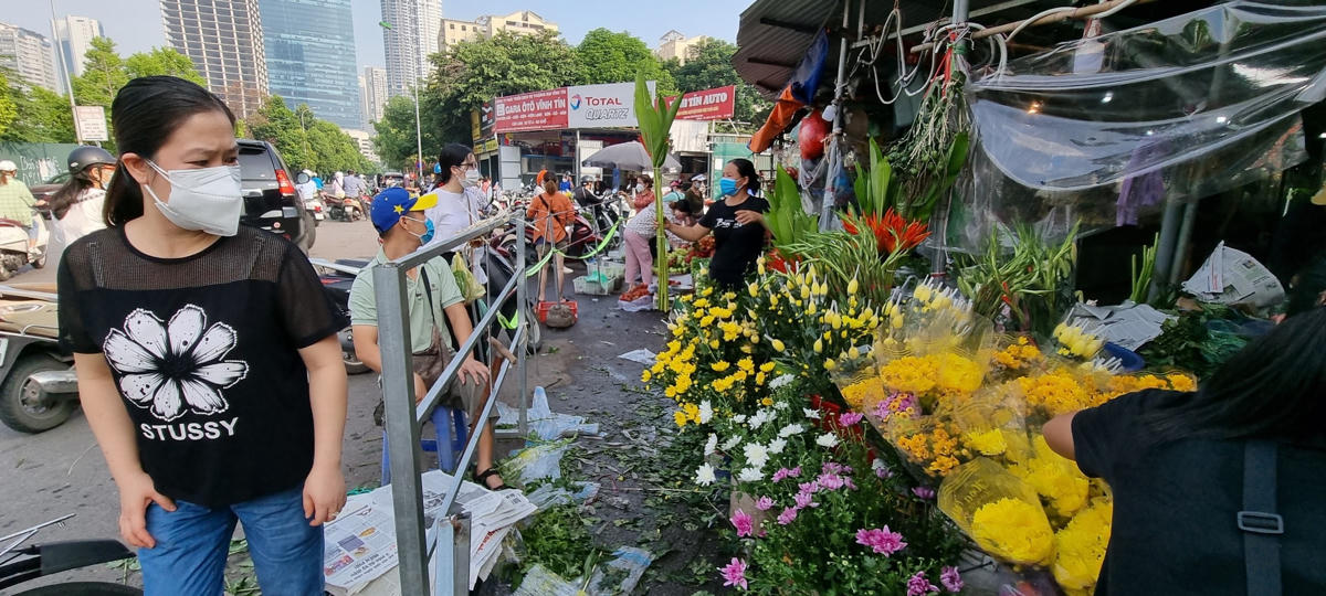 Sát ngày trung thu nên lượng mua sắm tại các khu chợ này tăng hơn thường ngày.