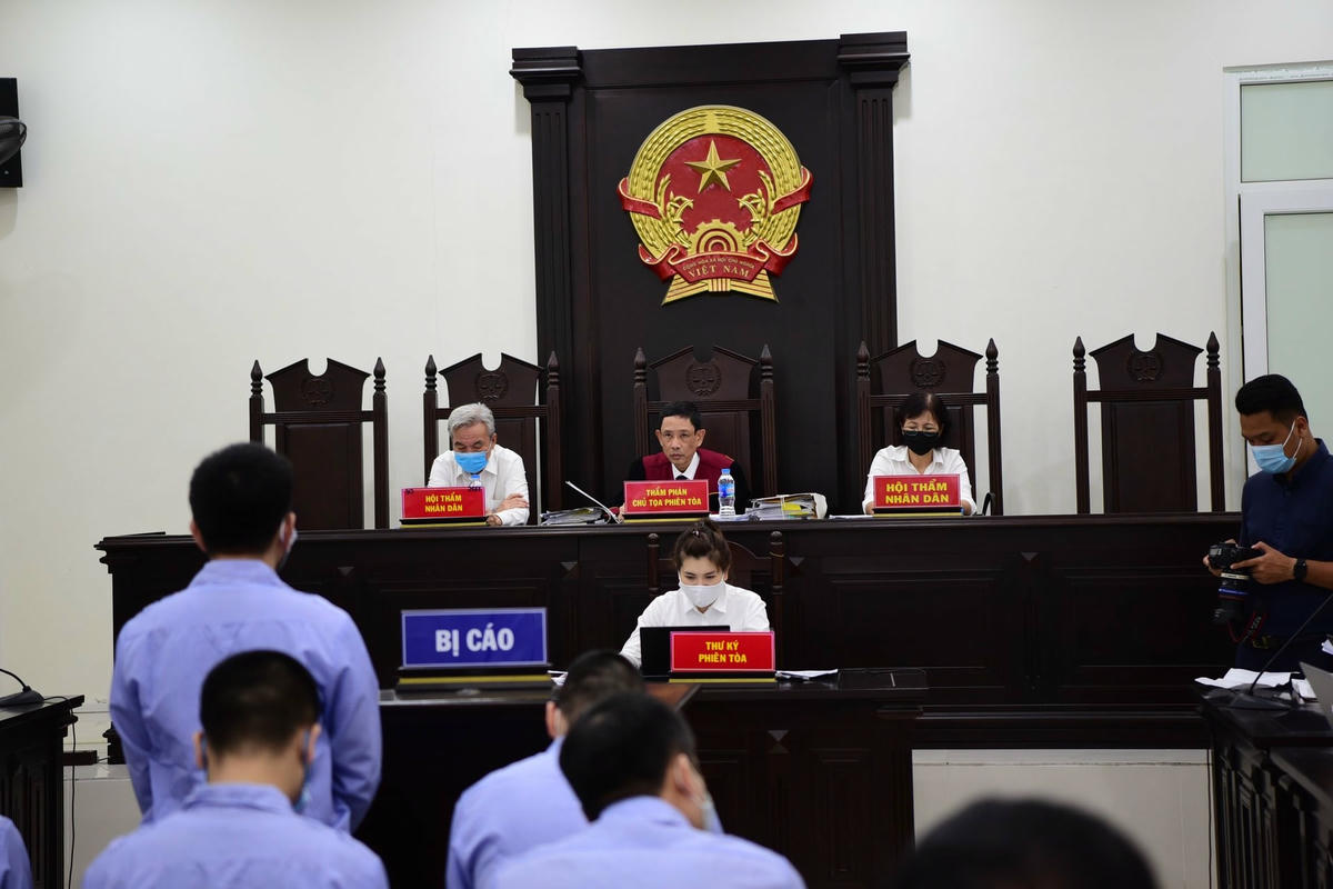 Quang cảnh phiên toà.
