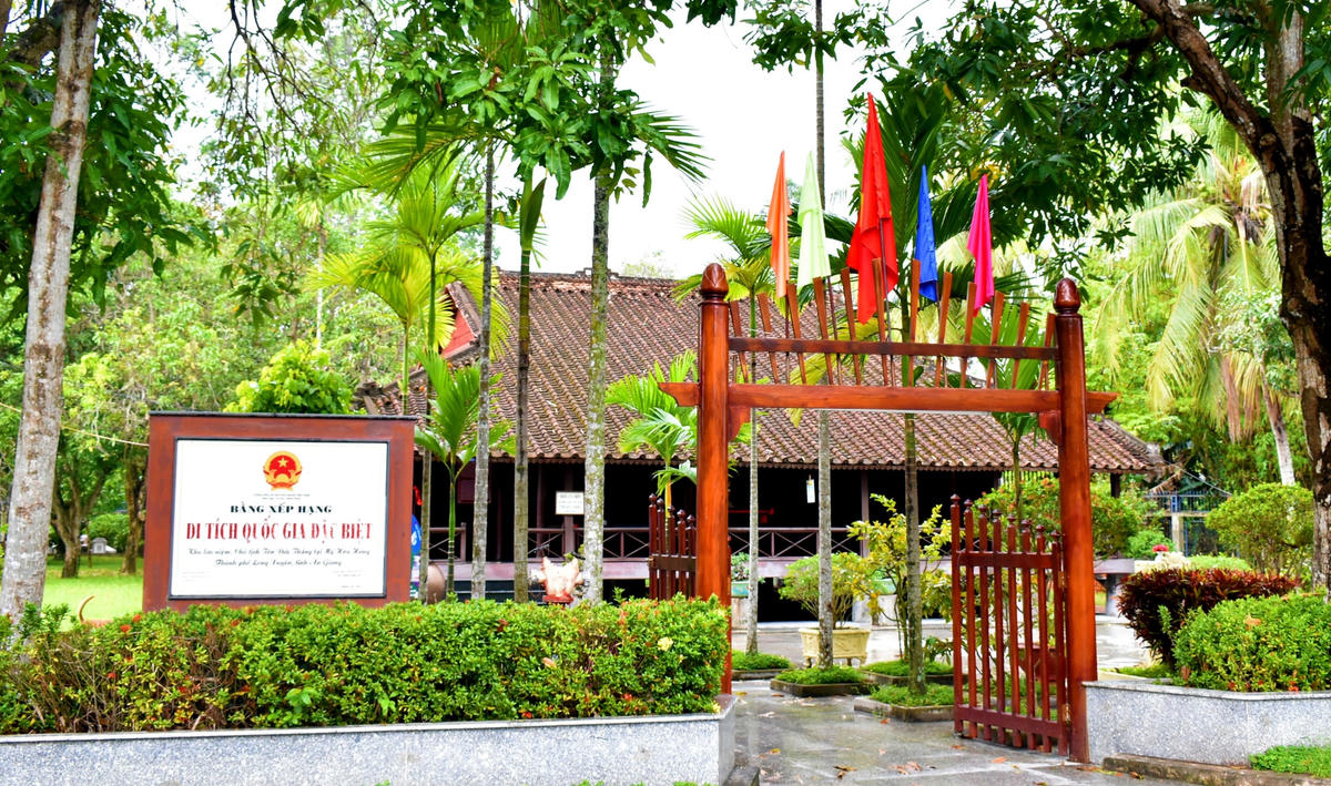 Ngôi nhà lưu niệm thời niên thiếu của Chủ tịch Tôn Đức Thắng được công nhận Di tích lịch sử cấp Quốc gia đặc biệt.