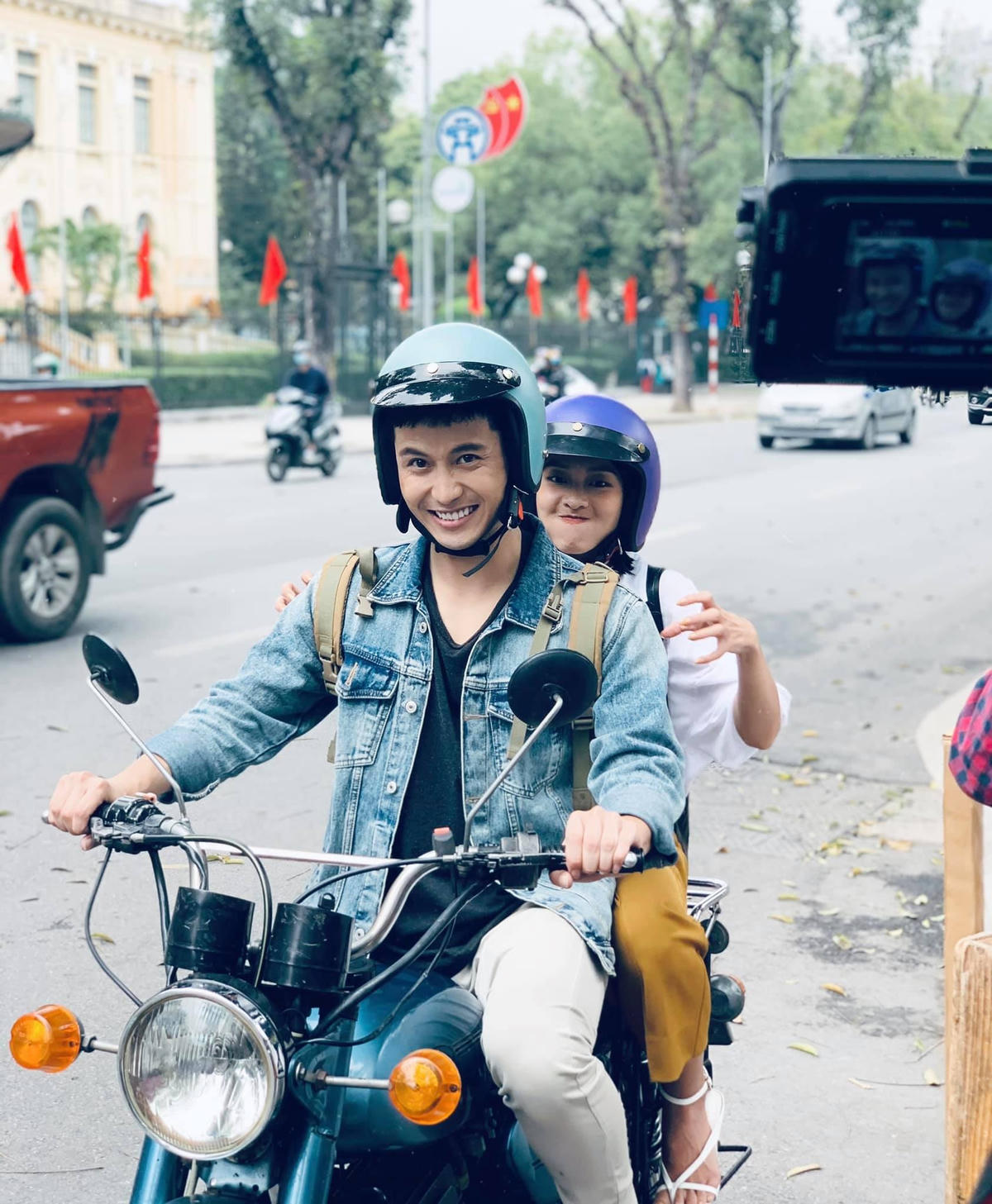 Một hình ảnh ngọt ngào khác trên hậu trường.