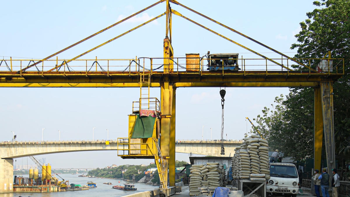 Đa phần hàng hóa tại cảng chủ yếu là vận chuyển vật liệu xây dựng.