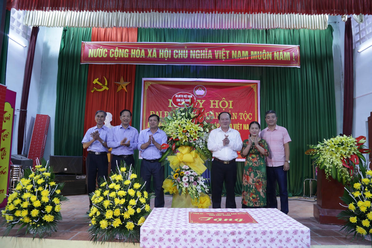 Ông Trần Công Thắng - Chủ tịch Ủy ban MTTQ tỉnh  Bắc Giang dự Ngày hội Đại đoàn kết tại Tổ dân phố số 6, thị trấn Nham Biền, huyện Yên Dũng, Bắc Giang.