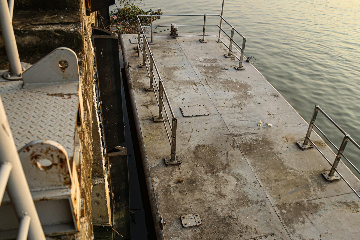 Nhiều người dân tại đây mong rằng, sau khi Quy hoạch Phân khu đô thị sông Hồng được phê duyệt, những cảng đường thủy nội địa này sớm phát huy tối đa nhiệm vụ vận tải hàng hóa, hành khách đường thủy, tạo tiền đề để phát triển kinh tế, xã hội của thành phố.