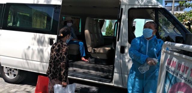 Các bệnh nhân được bệnh viện bố trí xe đưa về tận nhà.