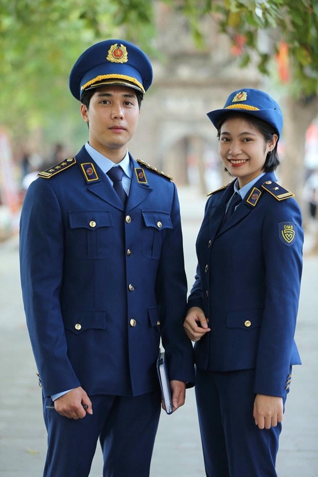 Trang phục từ ngày 3/7 của lực lượng Quản lý thị trường. (Ảnh: PV/Vietnam+).