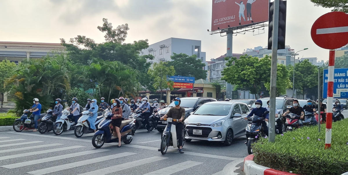 Lưu lượng phương tiện bắt đầu tăng cao trở lại.