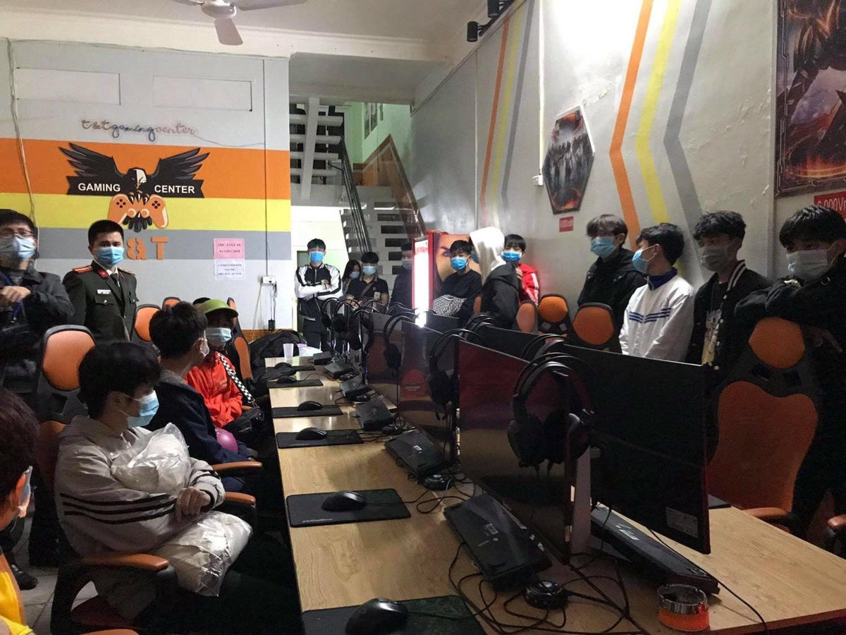 Đoàn đã kiểm tra đột xuất 1 cơ sở kinh doanh dịch vụ Internet...