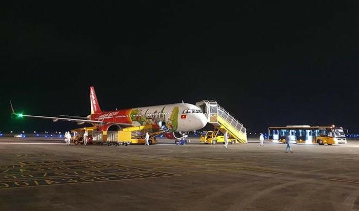 Sân bay Quốc tế Vân Đồn đón 2 chuyến bay 'giải cứu' công dân Việt Nam từ Nhật Bản về đêm 11/3