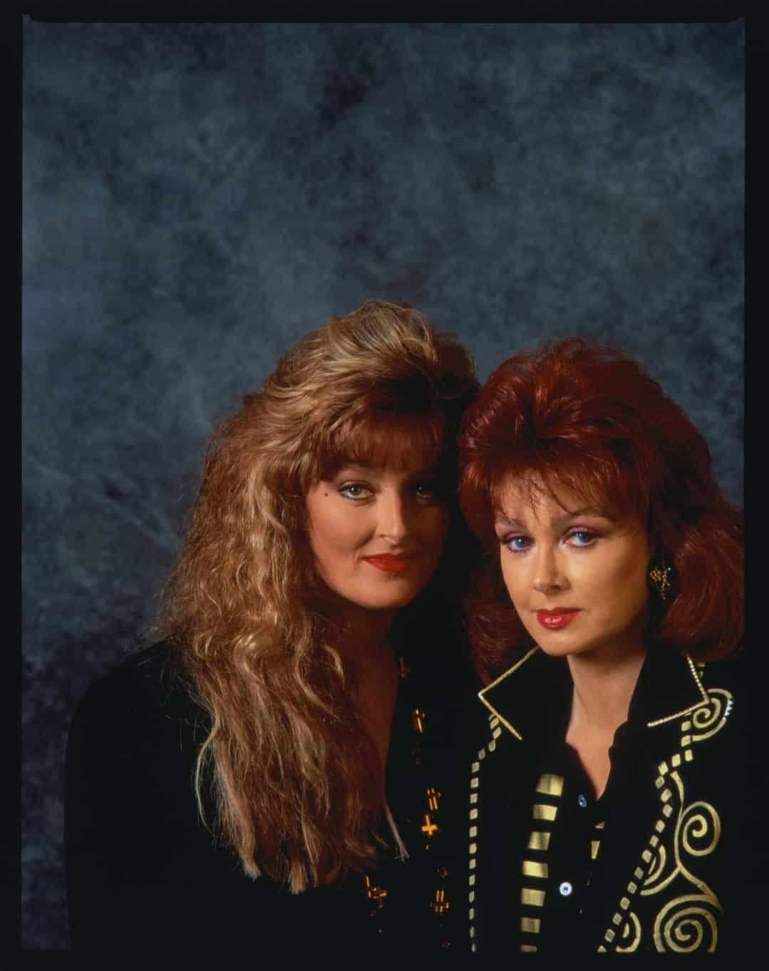 Thậm chí, nhiều quý bà cũng "chuộng" kiểu tóc xấu lạ này.