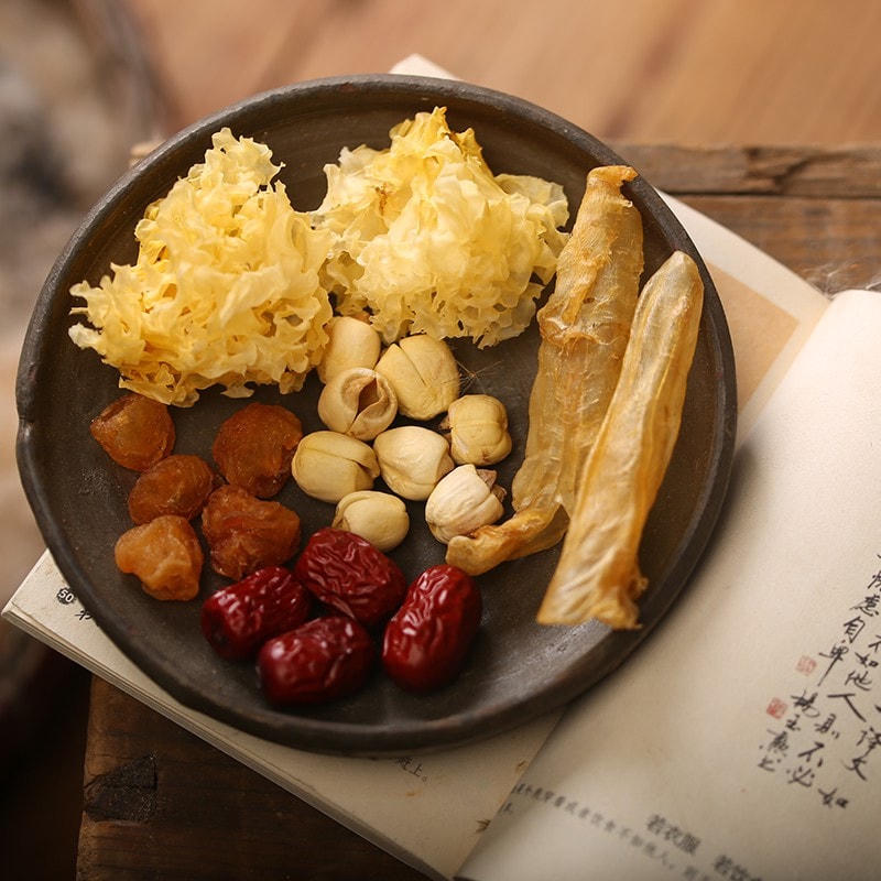 Bóng cá nấu cháo long nhãn hạt sen, đại táo kỷ tử (bóng  cá nấu ngũ vị) tác dụng bổ thận ích tinh dưỡng huyết, an thần.