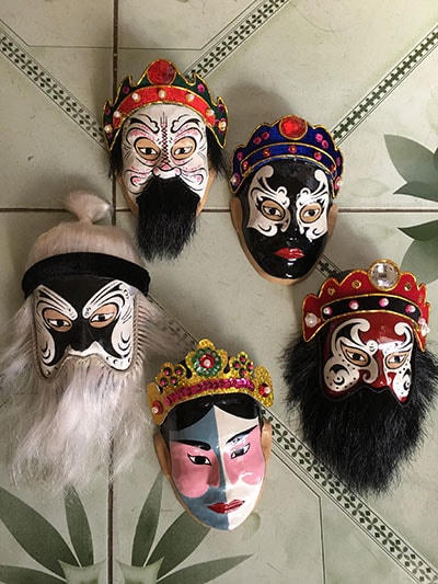 Một số mặt nạ tuồng do họa sĩ Nguyễn Ngọc Linh (Nhà hát Tuồng Nguyễn Hiển Dĩnh) sáng tạo.