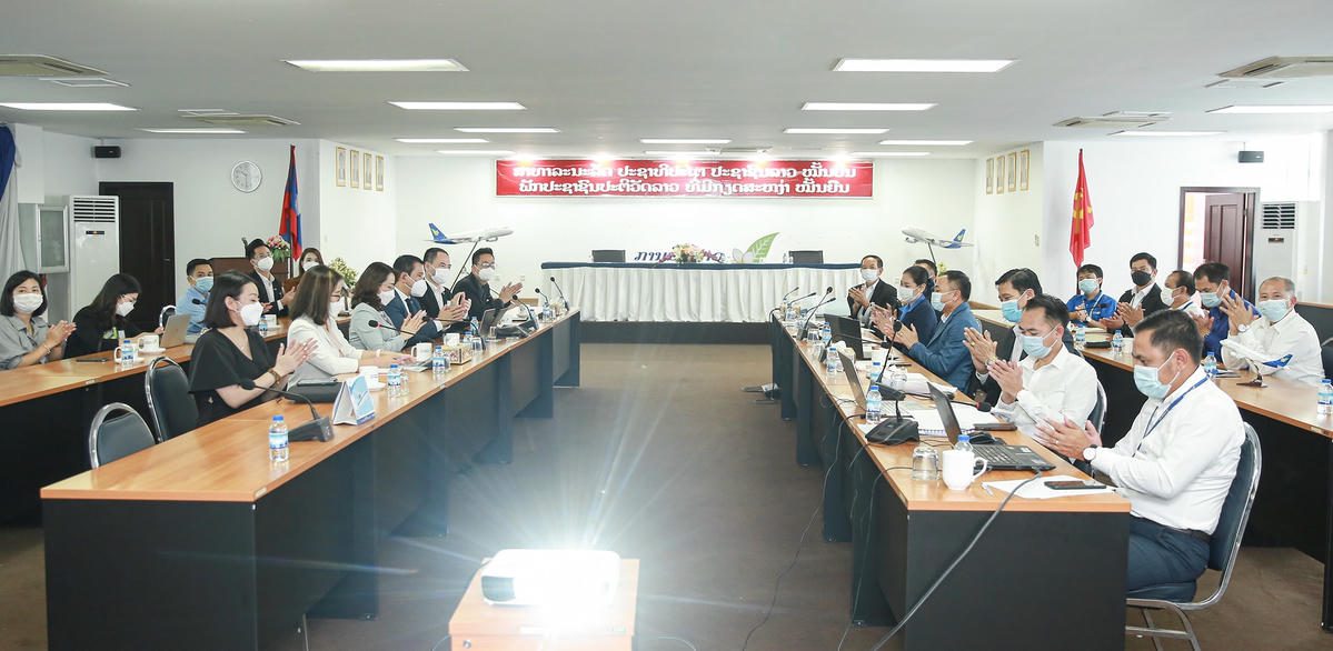 Đại diện hai bên trao đổi về dự án hợp tác.