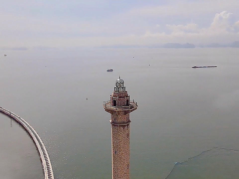 Sân khấu mang tới góc quay từ ngọn Hải Đăng.