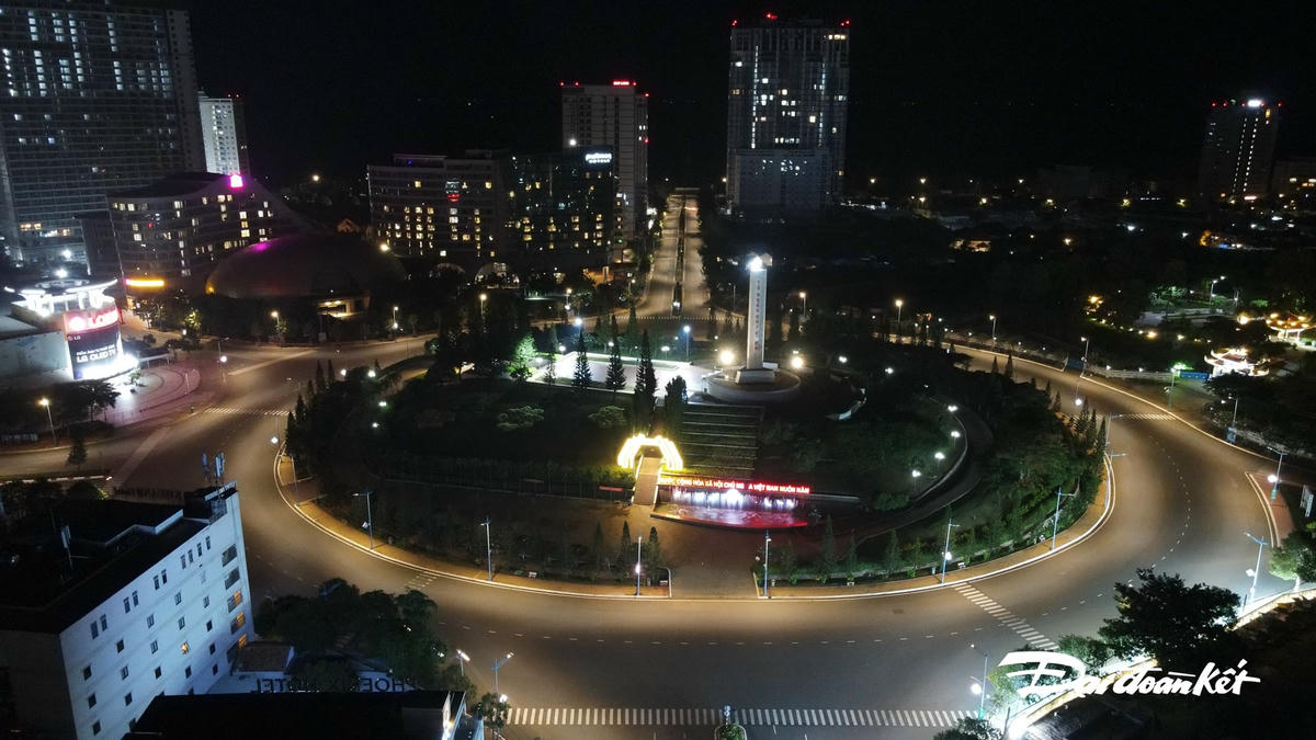 Thiên đường du lịch Vũng Tàu im lìm về đêm - Ảnh: Hữu Vinh.