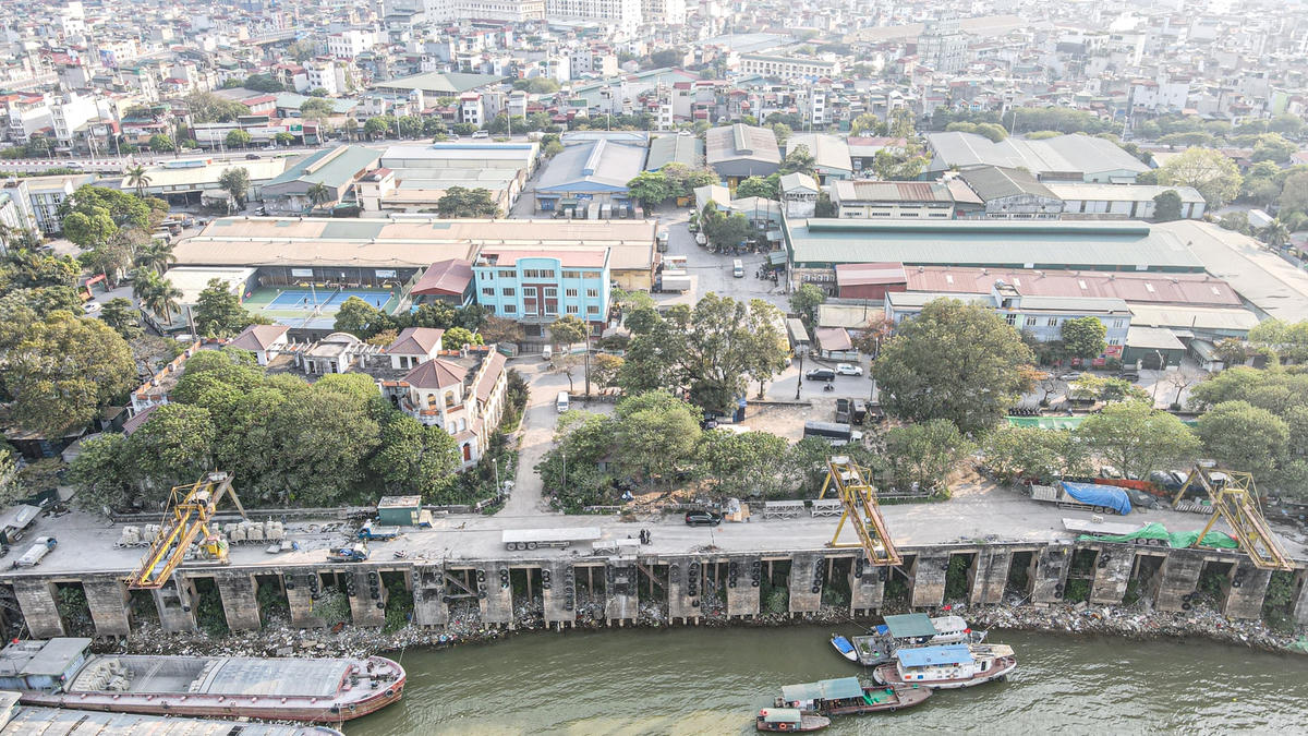 Theo Quy hoạch vừa được phê duyệt, Phân khu đô thị sông Hồng (từ cầu Hồng Hà - cầu Mễ Sở) sẽ có 532,16 ha đất dành cho giao thông, tính đến đường cấp khu vực, đạt tỷ trọng 19,12%, mật độ khoảng 7 km/km2.