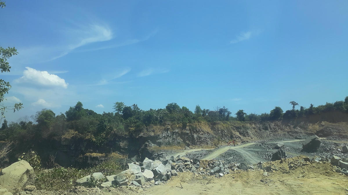 Một góc của mỏ đá Gia Canh