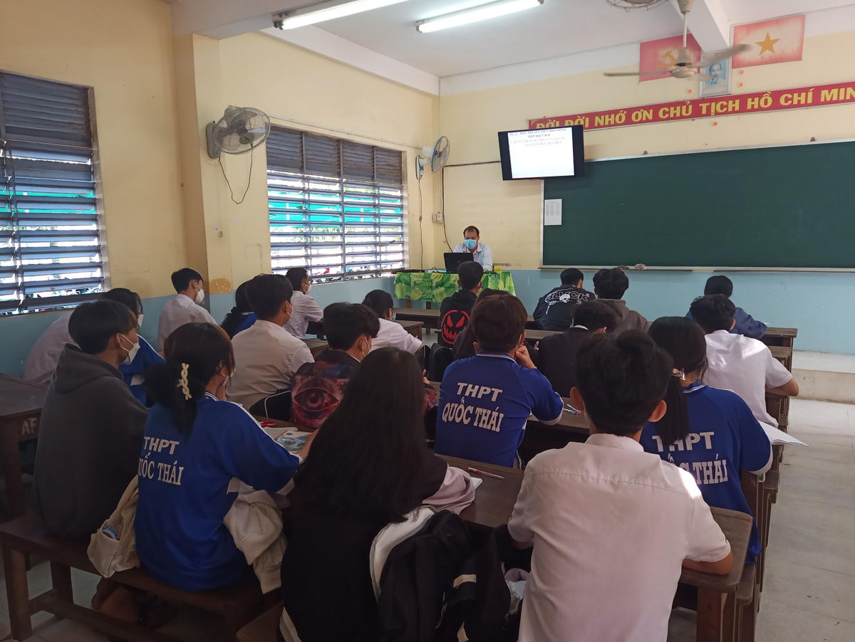 Học sinh của Trường THPT Quốc Thái quay trở lại học trực tiếp.