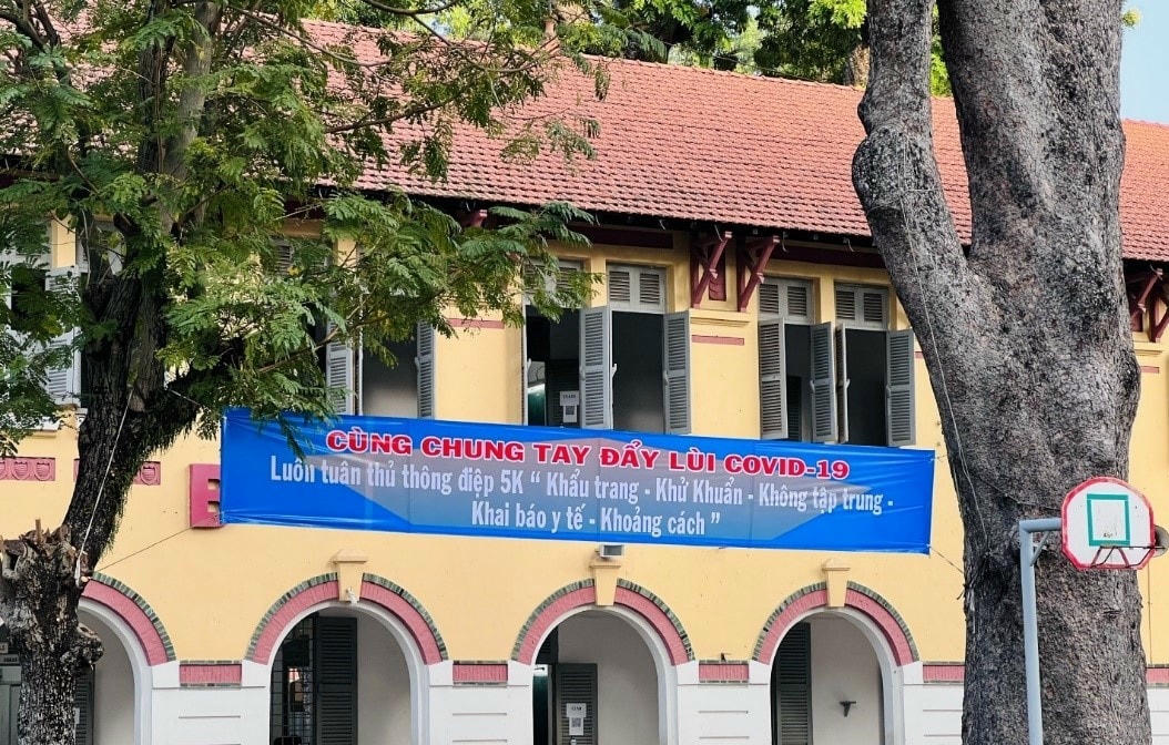 Các trường truyền tải thông điệp phòng chống dịch cho học sinh.