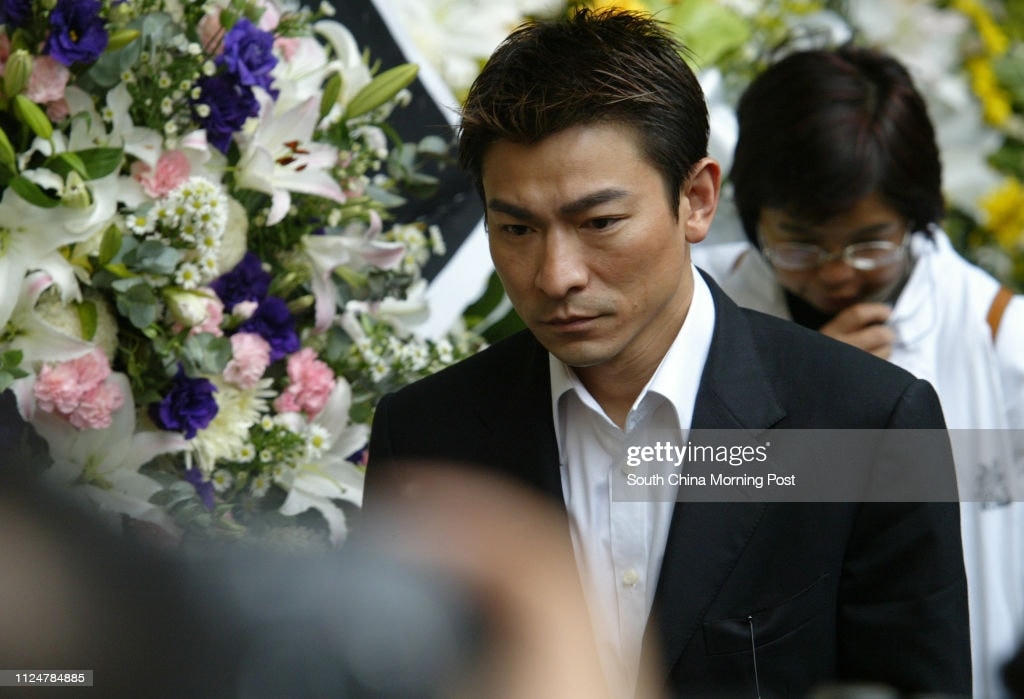 Lưu Đức Hoa có mặt tại đám tang của Mai Diễm Phương. Ảnh South China Morning Post.  