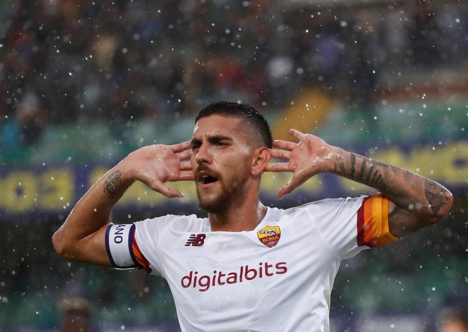 Pellegrini mở tỉ số với cú đánh gót điệu nghệ.