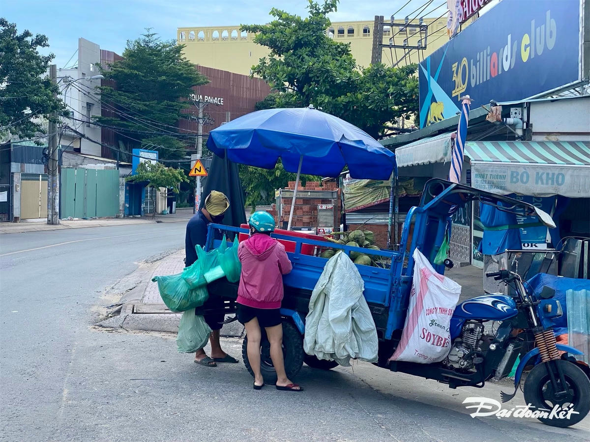 Lực lượng lao động tự do trong đợt dịch Covid-19 lần thứ 4 bị giảm sâu thu nhập hoặc mất việc làm, không đảm bảo mức sống tối thiểu.