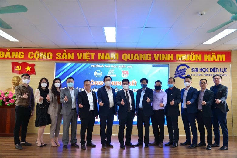 Ban Tổ chức, Ban Giám khảo và khách mời chụp ảnh lưu niệm.