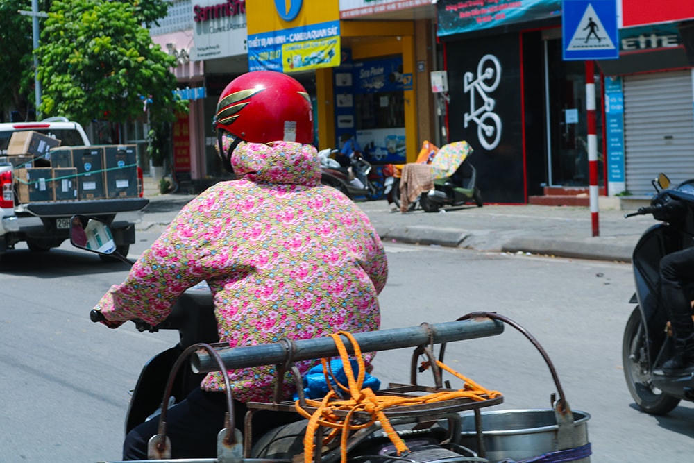 [ẢNH] Những giấc ngủ vội giữa cái nắng như 'đổ lửa’ ở Thủ đô