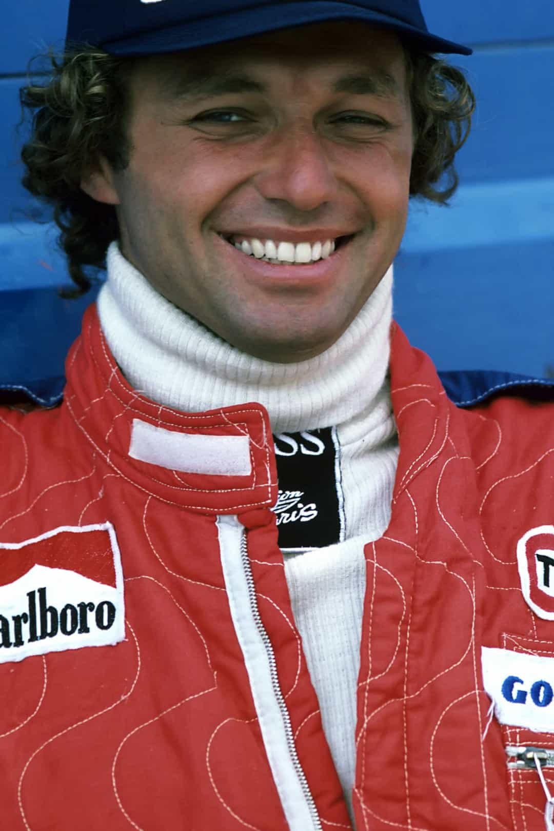 Jochen Mass là một tay đua người Đức, với hàm răng sáng chói, từng đua vào những năm 70 và 80.  