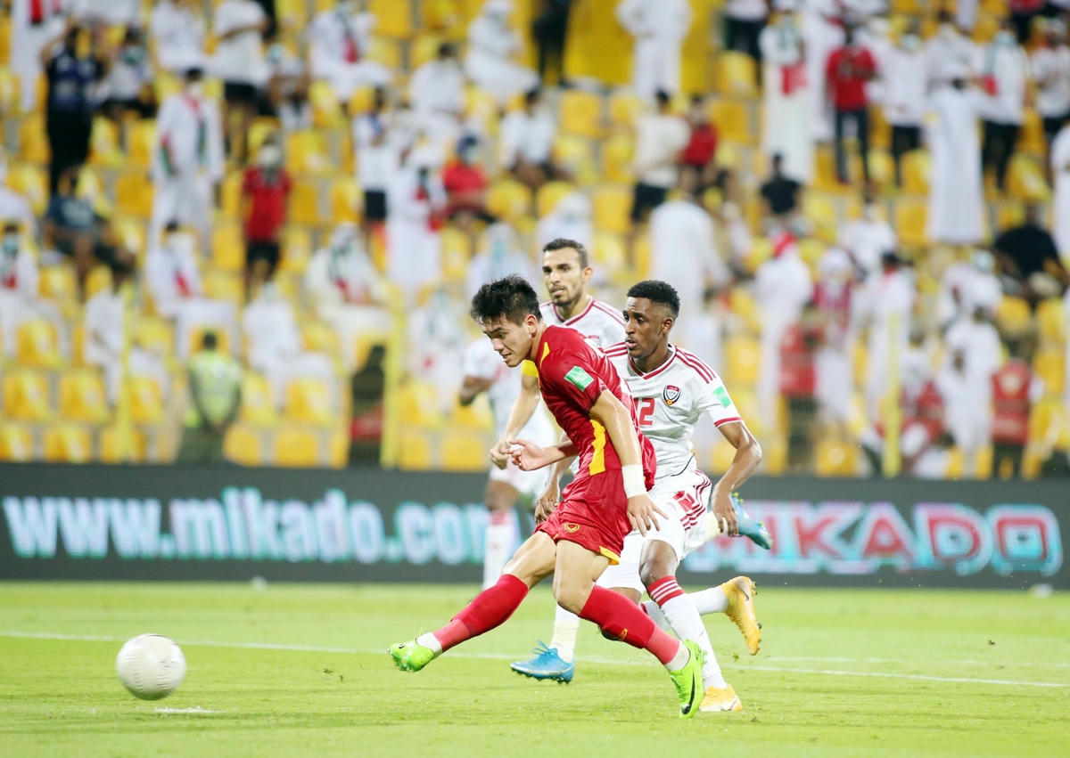 Cầu thủ Tiến Linh ghi bàn vào lưới UAE tại vòng loại 2 World Cup 2022 (Ảnh: 24h.com.vn)