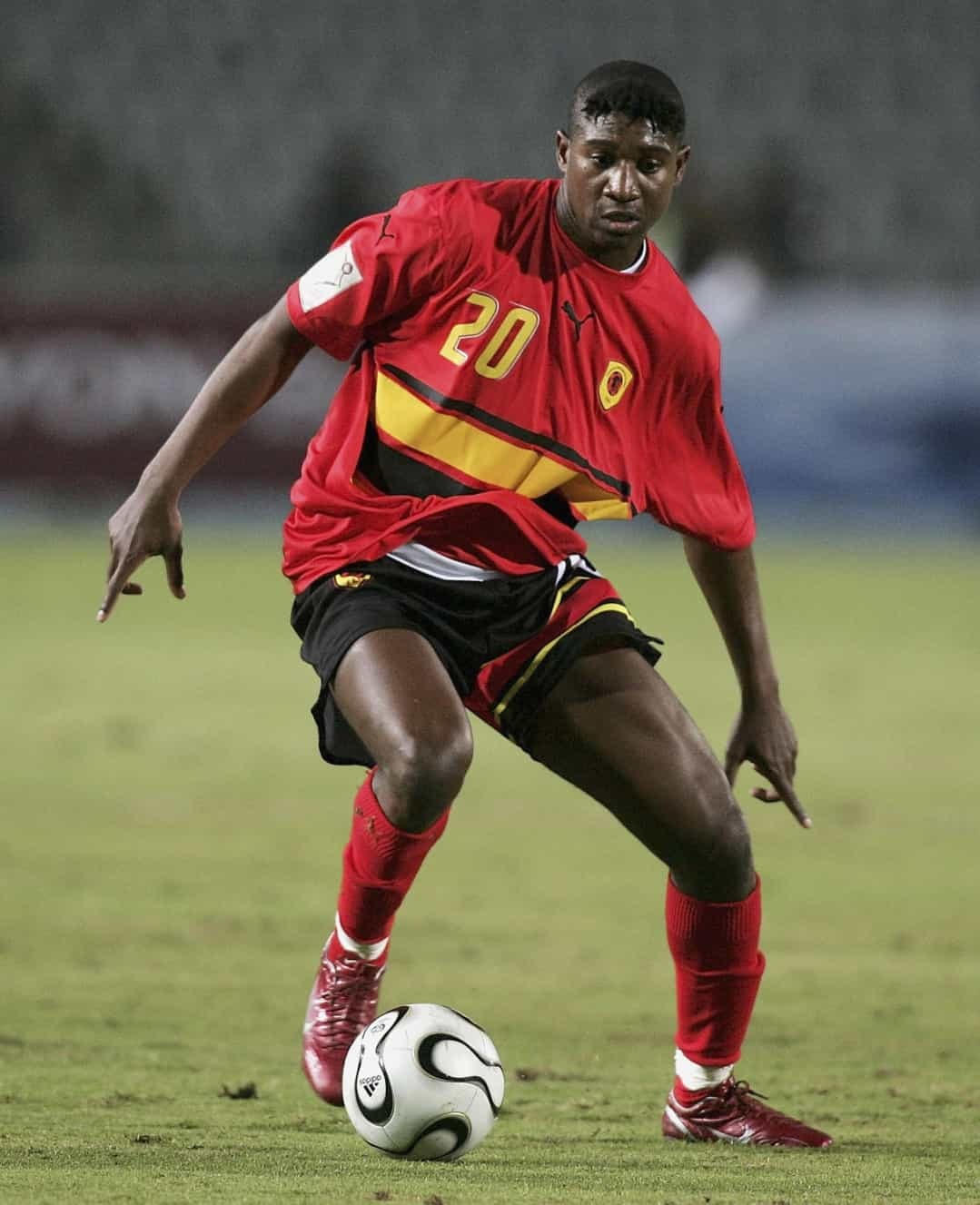 Hậu vệ cánh người Angola Manuel Antonio Cange ở World Cup 2006.  