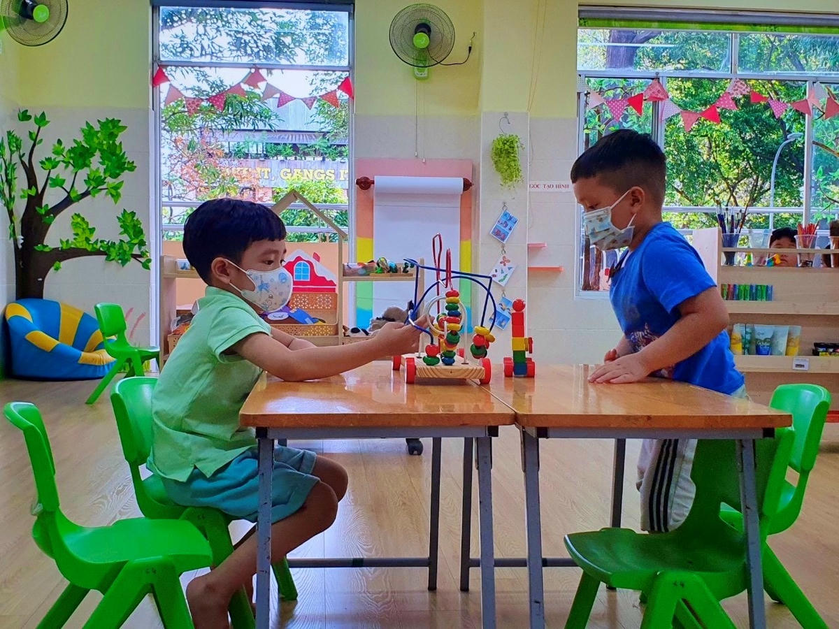 Số ca mắc Covid-19 ở trẻ nhỏ tăng cao sau khi đi học tập trung.