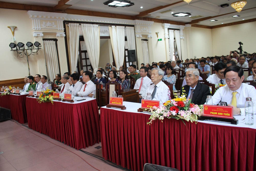 Các đại biểu dự buổi lễ.