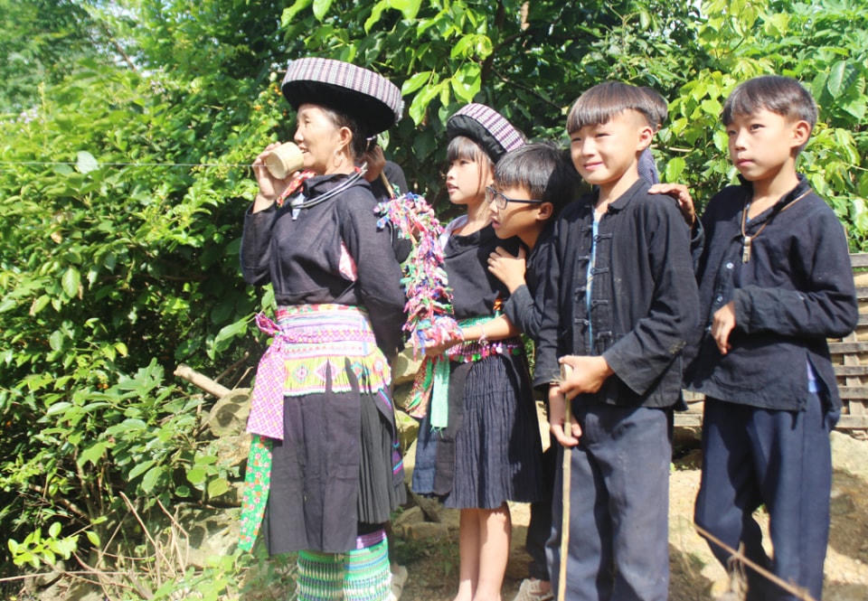 Người Mông Xanh trong trang phục truyền thống.