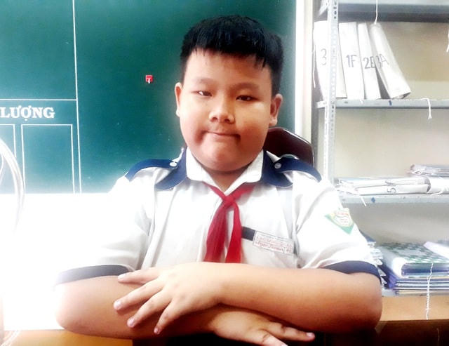 Em Võ Trần Ngọc Đoàn (học lớp 4) đã có hành động đẹp khi nhặt được của rơi và trả lại cho người bị mất. (Ảnh: CTV)