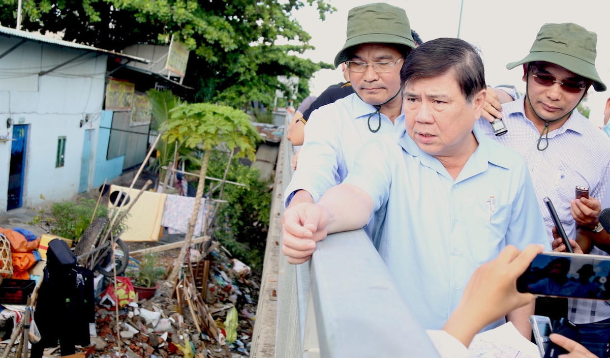 Chủ tịch UBND Thành phố Hồ Chí Minh Nguyễn Thành Phong vừa có buổi kiểm tra hiện trạng rạch Xuyên Tâm