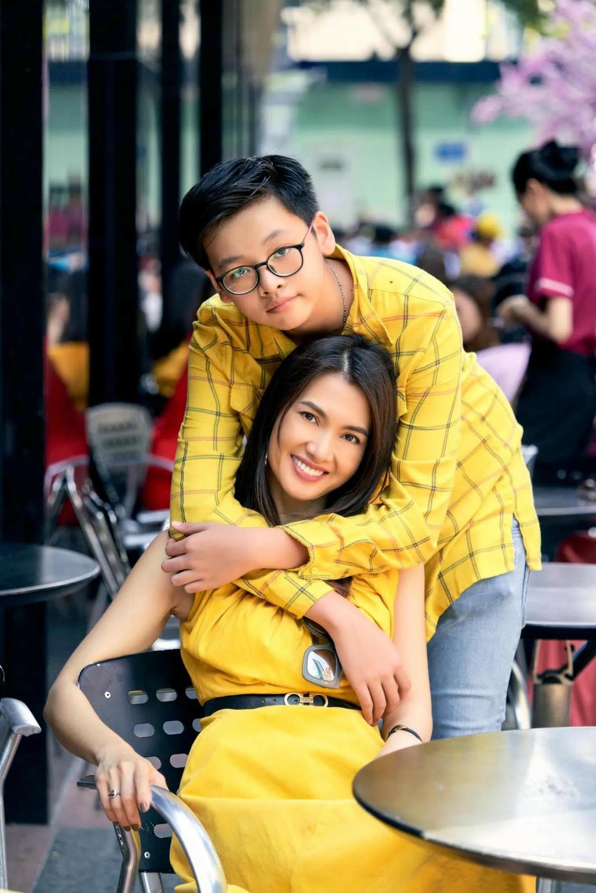 Ở tuổi 15, con trai Anh Thư gây ấn tượng bởi chiều cao 