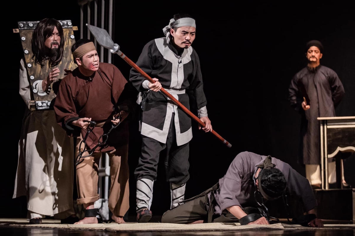 Cảnh trong vở kịch “Vang bóng một thời”.  