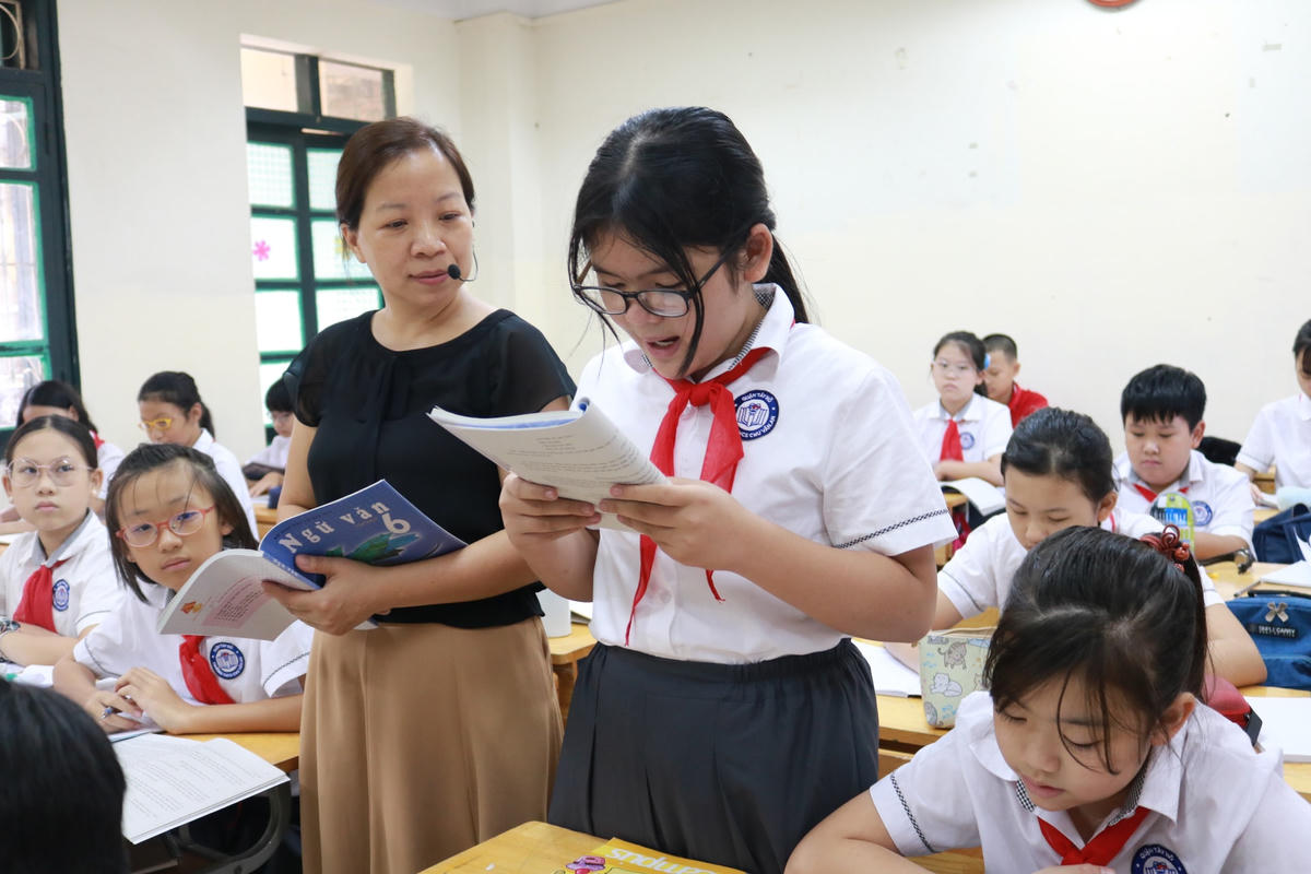 Giáo viên không gọi học sinh là ‘con’: Tại sao lại tranh luận, bàn cãi?